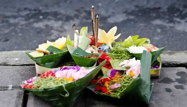 Tri Hita Karana: A Philosophy for Resilient Living 4 canang sari